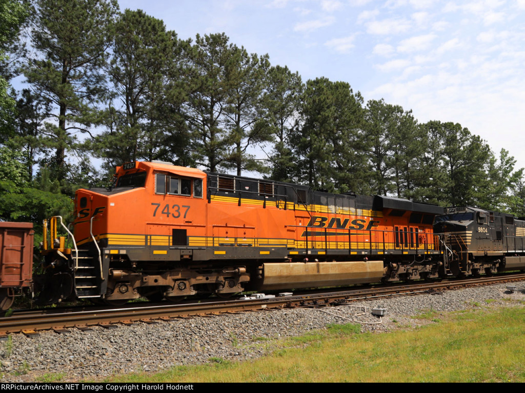 BNSF 7437